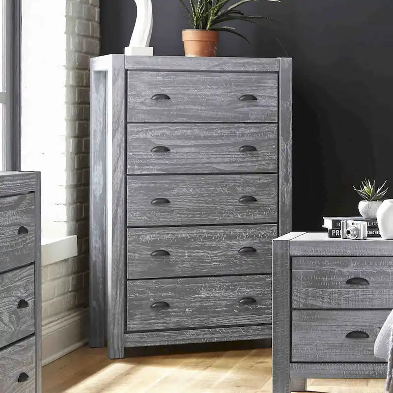 Rustieke ladekast met 5 laden van massief hout en verweerde afwerking voor de slaapkamer