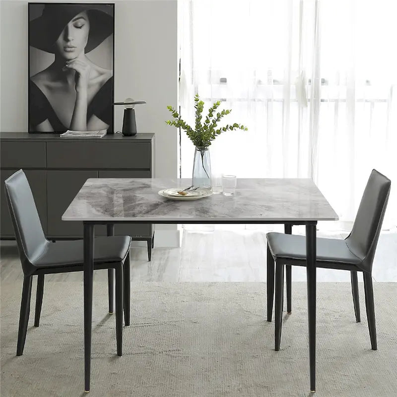 Mesa de comedor moderna cuadrada con tablero de piedra sinterizada y patas de metal negro