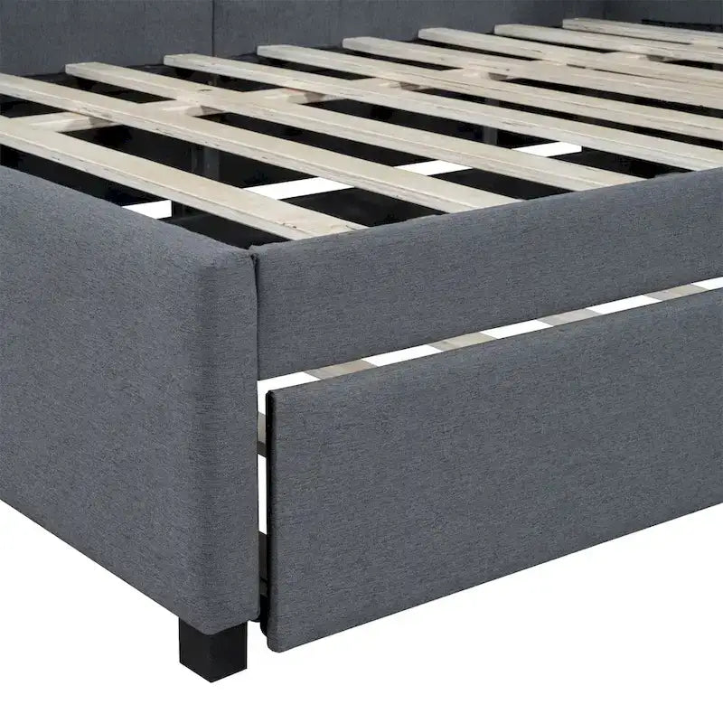 Gestoffeerd ligbed in full-size met onderschuifbed en linnen bekleding